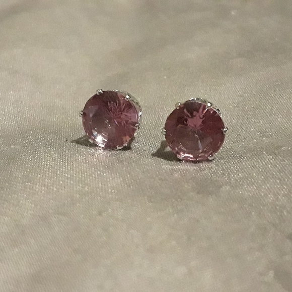 🆕️ Sparkling Purple CZ Stud Earrings! - Picture 3 of 4